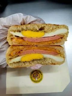 Hình ảnh Bánh trứng nhân thịt gà