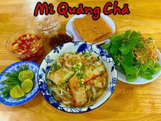 Hình ảnh Mì quảng chả cua chả tôm