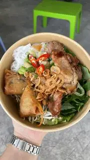 Hình ảnh Bún thịt nướng chả giò
