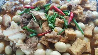 Hình ảnh Thịt kho cút đậu