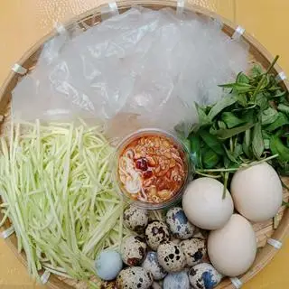 Hình ảnh Bánh Tráng Chấm Sốt Tắc