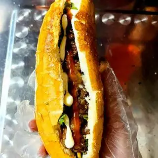 Hình ảnh Bánh mì kẹp 1 xiên thịt