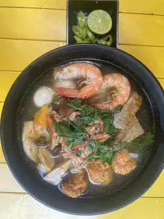 Hình ảnh Bánh canh cua - chả cua bột gạo Huế tô đặc biệt