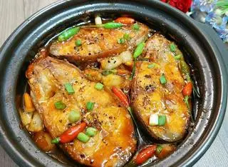 Hình ảnh Cơm Cá Hú Kho Tộ + Fanta (kèm tẩy đá)