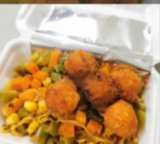 Hình ảnh Mì trộn indomie viên hải sản sốt mayo