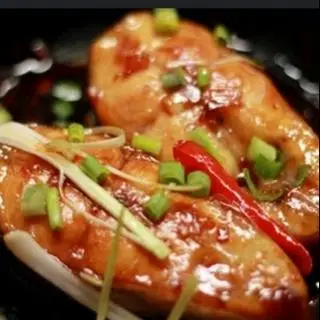 Hình ảnh Cơm cá ba sa kho tiêu