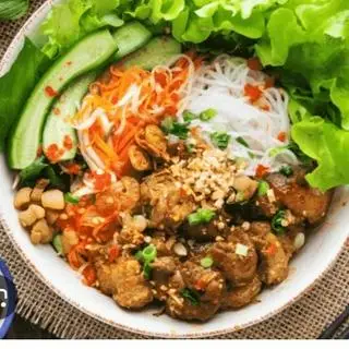 Hình ảnh bún trộn thịt nướng
