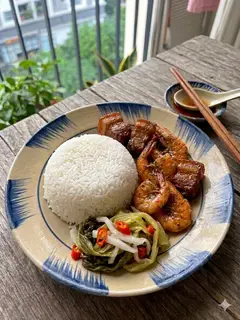 Hình ảnh Cơm tôm lột rim ba chỉ