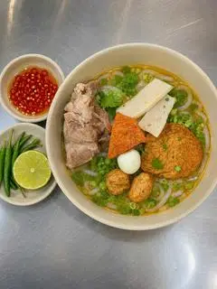 Hình ảnh Bánh canh đầy đủ