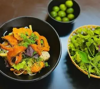Hình ảnh COMBO: 3 BÚN CÁ RÔ CHIÊN GIÒN(tặng ly trà trái cây)