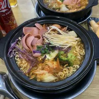 Hình ảnh Mì Cay Kim Chi Xúc Xích 