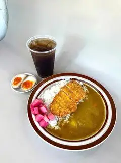 Hình ảnh Cơm cari tonkatsu + trứng ngâm tương + nước