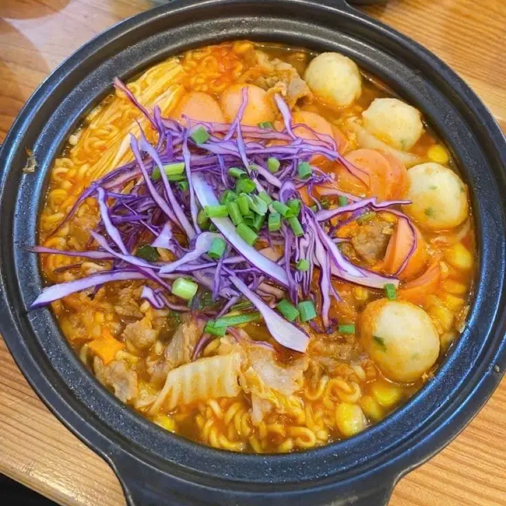 Hình ảnh Mỳ Kim Chi Xúc Xích Chả Cá Viên