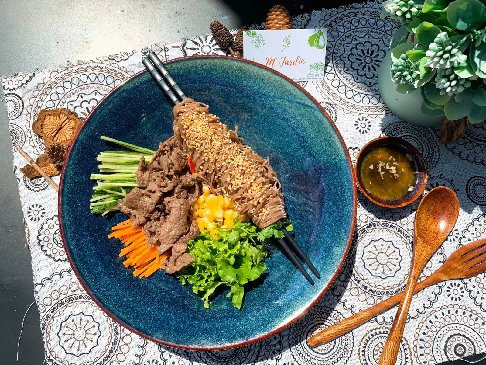 Hình ảnh Bún Gạo Lứt Trộn Thăn Bò Úc