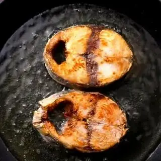 Hình ảnh Cơm trắng cá ngừ chiên