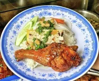 Hình ảnh Cơm Đùi Gà-Chả