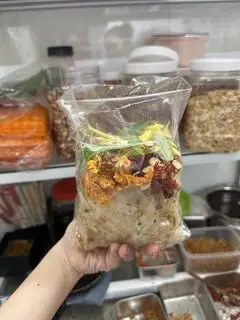 Hình ảnh Bánh tráng trộn mỡ hành thập cẩm