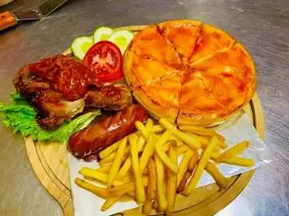 Hình ảnh Pizza Chicago+khoai tây+Xúc xích+Đùi Sốt cay