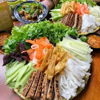 Hình ảnh 3 nem nướng nha trang + tặng 1 coca miễn phí 
