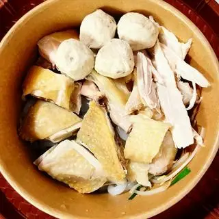 Hình ảnh Bún Gạo 60k lộn xộn ( Gà Chặt + Gà Xé + Mọc)