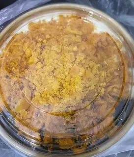 Hình ảnh Bông lan trứng muối mix mè đen