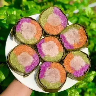 Hình ảnh Bánh tét ba màu nhân dừa 800  gr