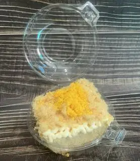 Hình ảnh Bông Lan Trứng Muối Sốt Phô Mai (hộp nhỏ)