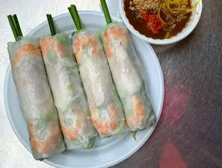 Hình ảnh Gỏi Cuốn Tôm Thịt Chấm Tương Đen 