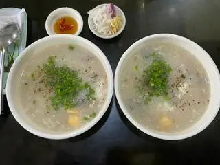 Hình ảnh Cháo hàu sữa + trứng gà ta