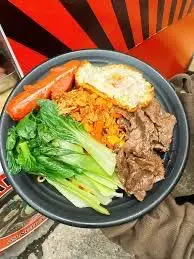 Hình ảnh Mì Trộn Indomie + Bò + Trứng + Xúc Xích 