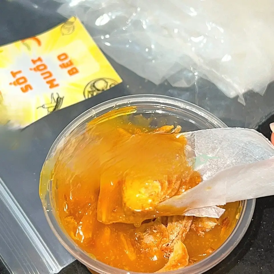Hình ảnh Bánh Tráng Phơi Sương Chấm Muối Béo Chay