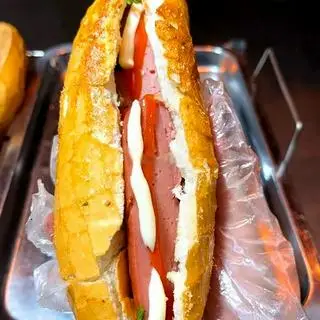 Hình ảnh Bánh mì pate xúc xích