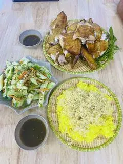 Hình ảnh Combo 1 gà 1 xôi 1 nộm dưa chuột