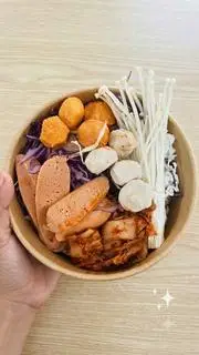 Hình ảnh Mỳ cay kim chi xúc xích cá viên tôm viên 