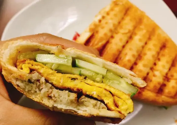 Hình ảnh Bánh mỳ trứng chả