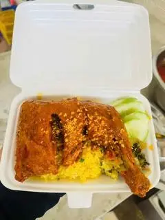 Hình ảnh Cơm gà xối mỡ góc tư