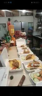 Hình ảnh cơm gà sốt cay