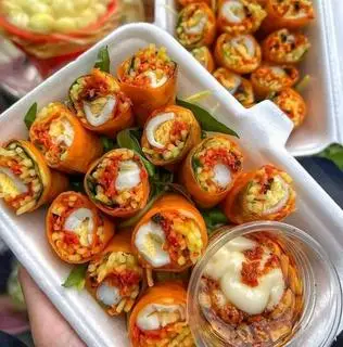 Hình ảnh Cuộn Me Cay Đặc Biệt
