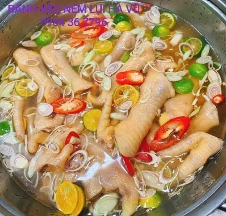 Hình ảnh Chân Gà Ngâm Sả Ớt