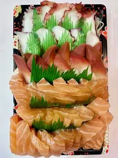 Hình ảnh Sashimi set 2 - 300gr cá hồi tươi - 9-10 miếng sò đỏ tuỳ lớn nhỏ - 5 miếng bạch tuộc