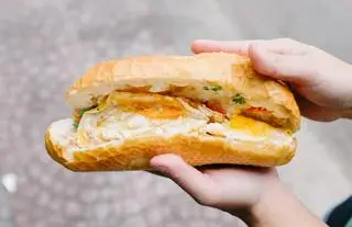 Hình ảnh Bánh Mì trứng chả cá