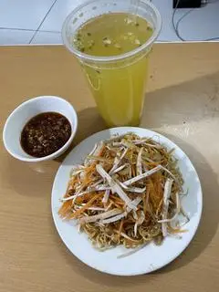 Hình ảnh Mỳ trộn ức gà xé 