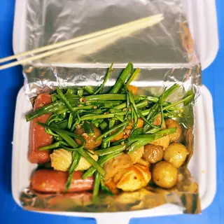 Hình ảnh Cá viên sốt thái chua cay + pepsi