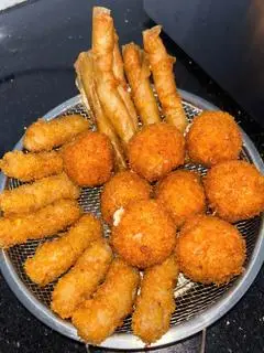 Hình ảnh Combo giòn 10 nem : 5 xù 5 giòn kèm chấm