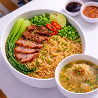 Hình ảnh Hủ Tiếu Hoành Thánh Xá Xíu Khô ( Đi Kèm Nước)