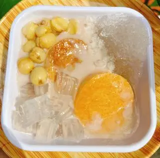 Hình ảnh Bánh flan sương sa hạt sen cốt dừa