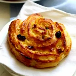 Hình ảnh Bánh cuộn nho