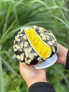 Hình ảnh Bánh sầu riêng socola hạnh nhân size M