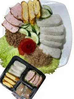 Hình ảnh Cơm nắm chả trứng cuôn +lạc muối vừng