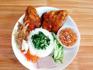 Hình ảnh Cơm Tấm Gà Chiên Nước Mắm